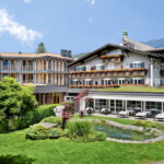 Die Fotos dürfen ausschließlich für PR- und Marketingmaßnahmen des Hotels Engels Park, Sterzing, Südtirol, Italien verwendet werden.
Jegliche Nutzung Dritter (durch Verkauf oder Weitergabe) ist mit dem Bildautor, Michael Huber | www.huber-fotografie.at, gesondert zu vereinbaren.
Copyright aller Aufnahmen:
Michael Huber
5730 Mittersill. Hallenbadstraße 4
www.huber-fotografie.at
0664 / 250 86 32